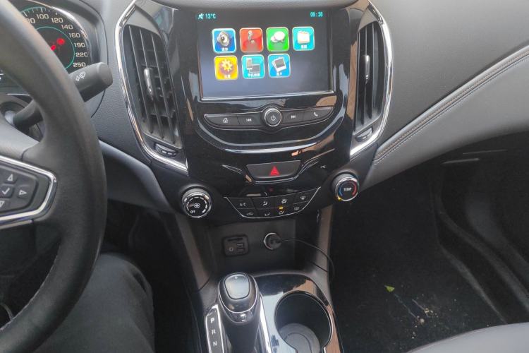 Used Chevrolet Cruze 2018 320 Automatic Xuanfeng Urban Edition Audio And AC Panel