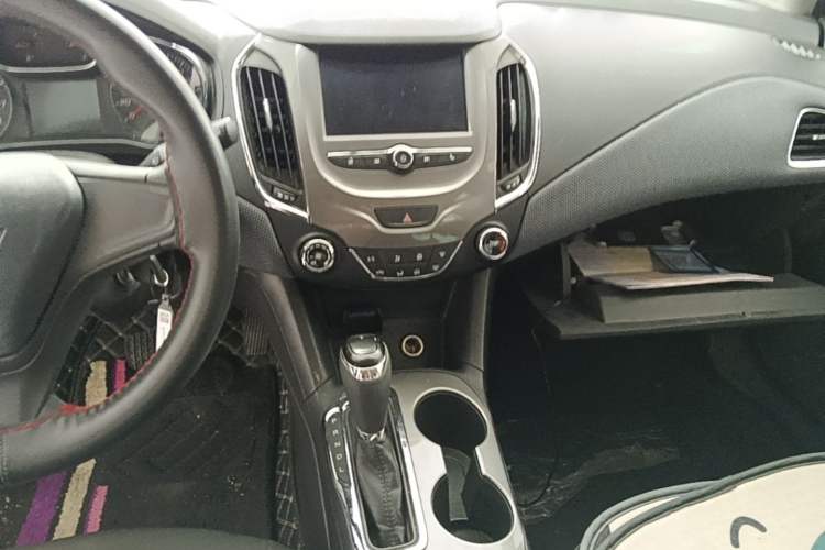 Used Chevrolet Cruze 2018 Hatchback 320 Automatic Pioneer Sunroof Edition Audio And AC Panel