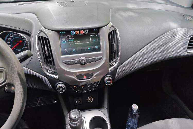 Used Chevrolet Cruze 2018 320 Automatic Pioneer Sunroof Edition Audio And AC Panel