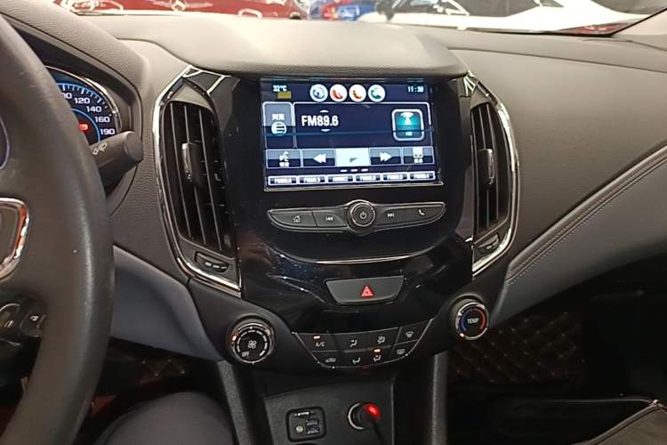 Used Chevrolet Cruze 2018 320 Automatic Xuanfeng Urban Edition Audio And AC Panel