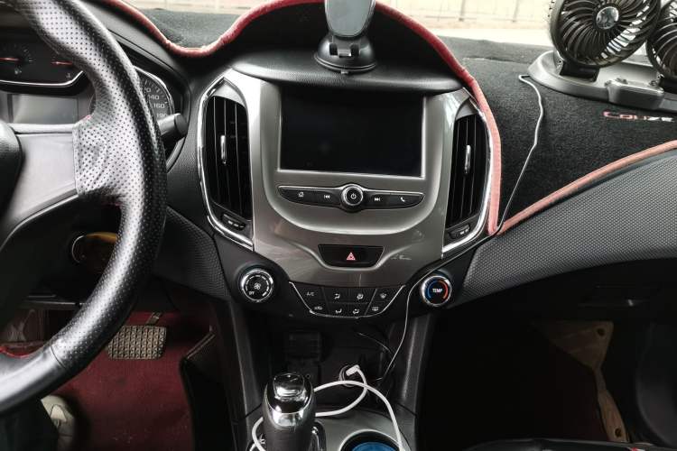 Used Chevrolet Cruze 2018 320 Automatic Pioneer Sunroof Edition Audio And AC Panel
