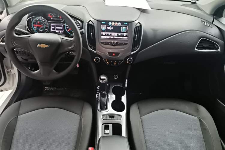 Used Chevrolet Cruze 2018 320 Automatic Pioneer Sunroof Edition Audio And AC Panel