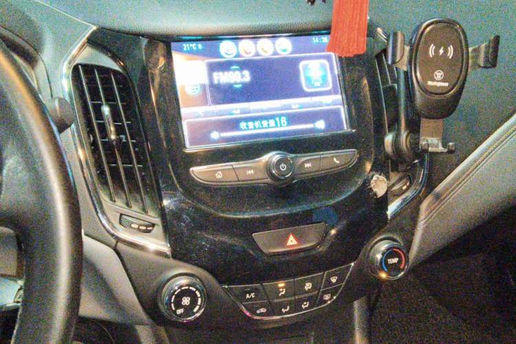 Used Chevrolet Cruze 2018 320 Automatic Xuanfeng Urban Edition Audio And AC Panel