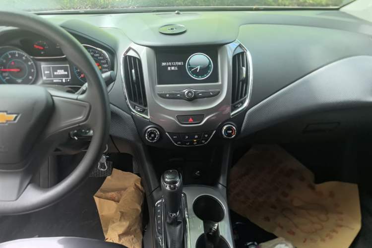 Used Chevrolet Cruze 2018 320 Automatic Pioneer Sunroof Edition Audio And AC Panel