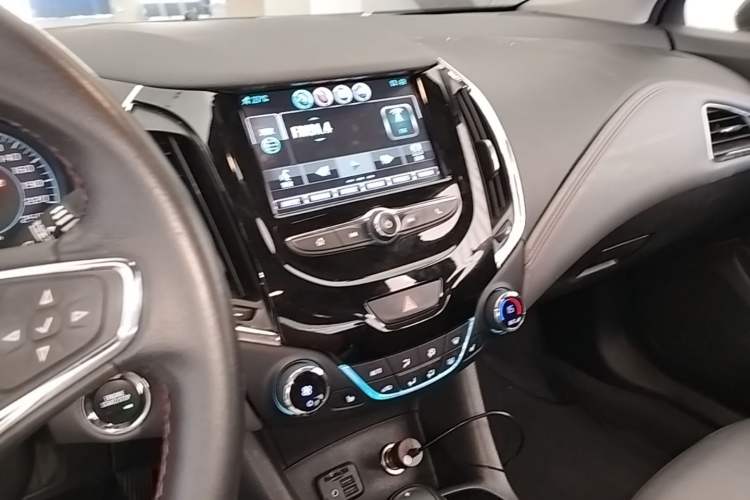 Used Chevrolet Cruze 2018 Redline 330T Dual-Clutch Flagship Edition Audio And AC Panel