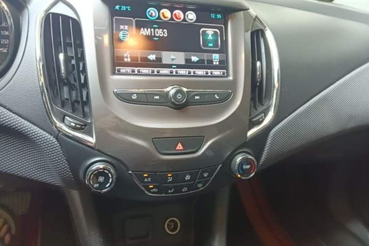 Used Chevrolet Cruze 2018 320 Automatic Pioneer Sunroof Edition Audio And AC Panel