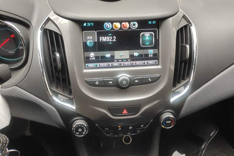 Used Chevrolet Cruze 2018 320 Automatic Pioneer Sunroof Edition Audio And AC Panel