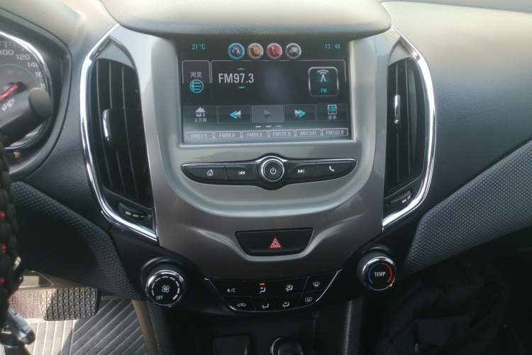 Used Chevrolet Cruze 2018 320 Automatic Pioneer Sunroof Edition Audio And AC Panel