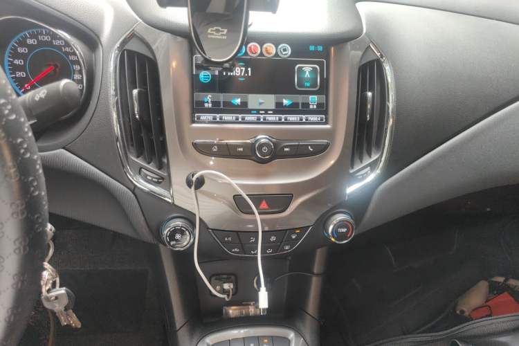 Used Chevrolet Cruze 2018 Revised Version 320 Manual Xuanfeng Edition Audio And AC Panel