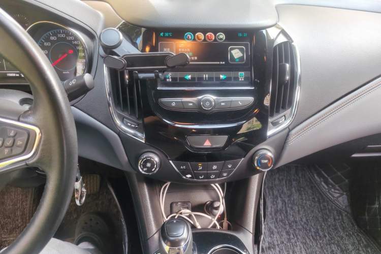 Used Chevrolet Cruze 2018 320 Automatic Xuanfeng Urban Edition Audio And AC Panel