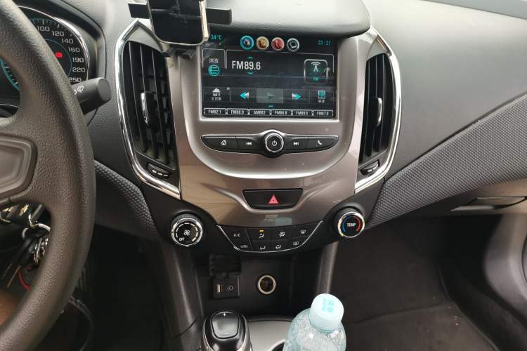 Used Chevrolet Cruze 2018 Hatchback 320 Automatic Pioneer Sunroof Edition Audio And AC Panel