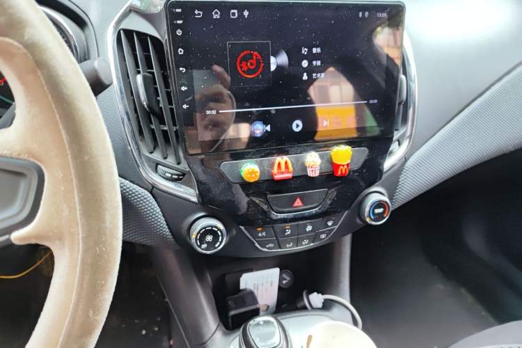 Used Chevrolet Cruze 2018 Hatchback 320 Automatic Pioneer Sunroof Edition Audio And AC Panel