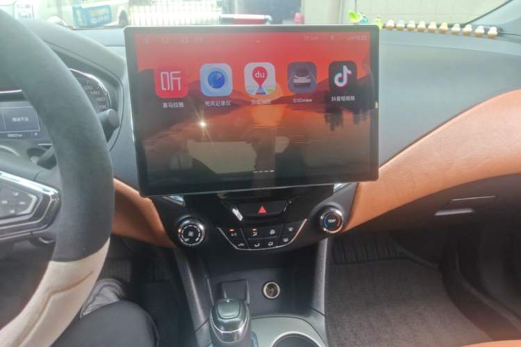 Used Chevrolet Cruze 2018 320 Automatic Pioneer Sunroof Edition Audio And AC Panel