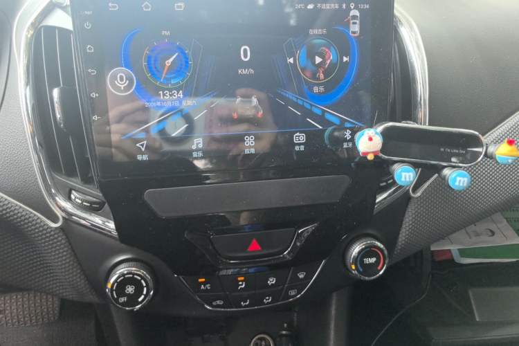 Used Chevrolet Cruze 2018 Redline 320 Automatic Pioneer Edition Audio And AC Panel