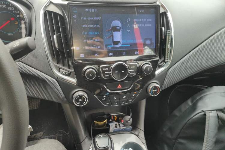 Used Chevrolet Cruze 2018 320 Automatic Pioneer Sunroof Edition Audio And AC Panel
