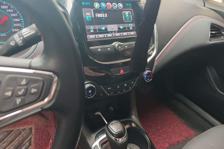 Used Chevrolet Cruze 2018 Redline 330T Dual-Clutch Flagship Edition Audio And AC Panel