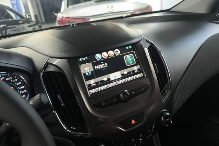 Used Chevrolet Cruze 2018 320 Automatic Pioneer Sunroof Edition Audio And AC Panel