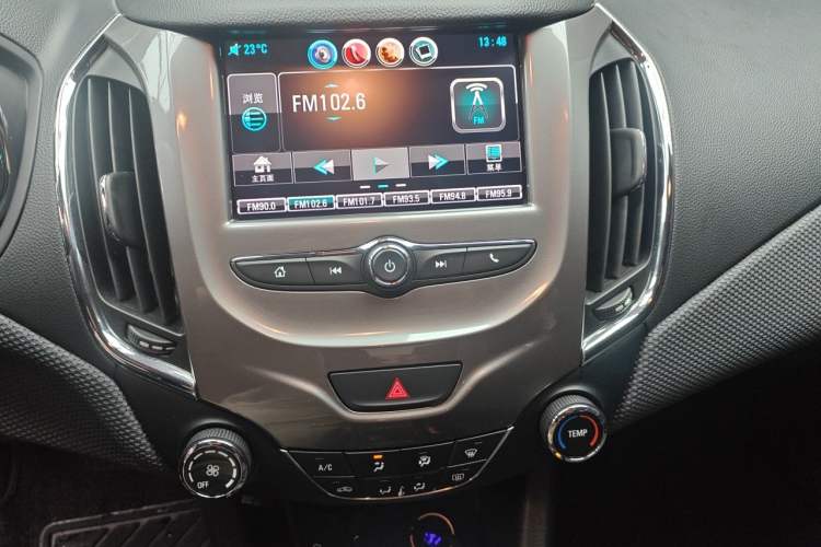 Used Chevrolet Cruze 2018 320 Automatic Pioneer Sunroof Edition Audio And AC Panel