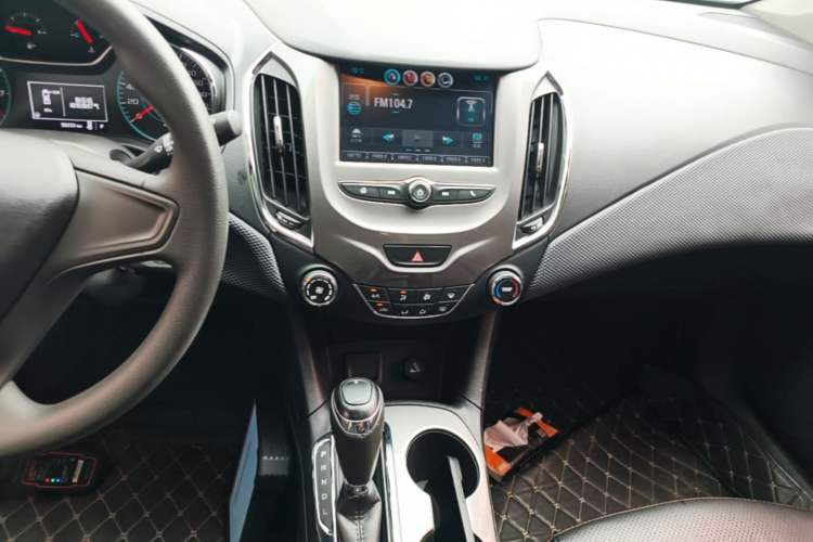Used Chevrolet Cruze 2018 320 Automatic Pioneer Sunroof Edition Audio And AC Panel