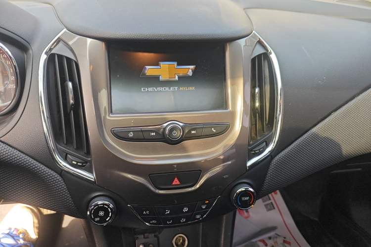 Used Chevrolet Cruze 2018 Redline 320 Automatic Pioneer Edition Audio And AC Panel