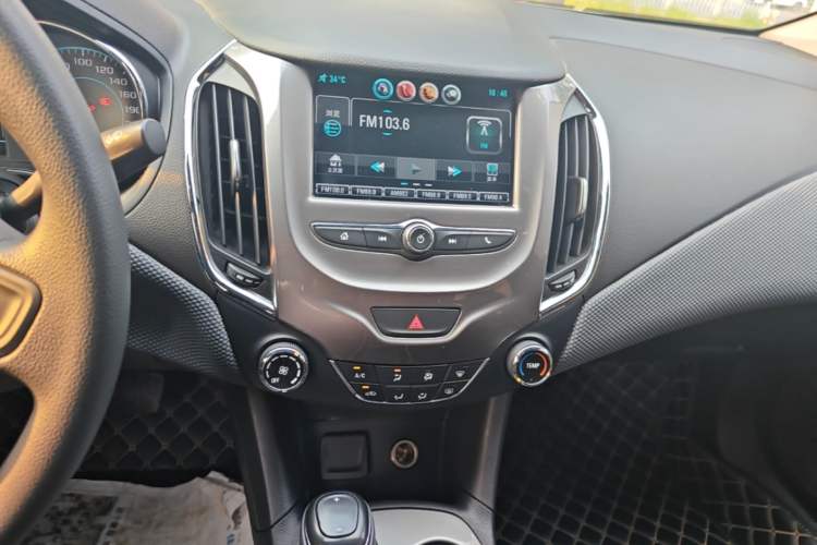Used Chevrolet Cruze 2018 Redline 320 Automatic Pioneer Edition Audio And AC Panel