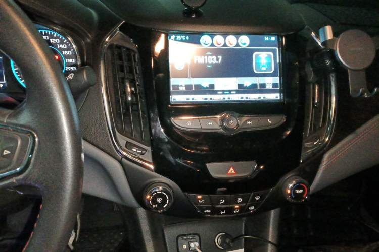 Used Chevrolet Cruze 2018 Redline 320 Automatic Xuanfeng Urban Edition Audio And AC Panel