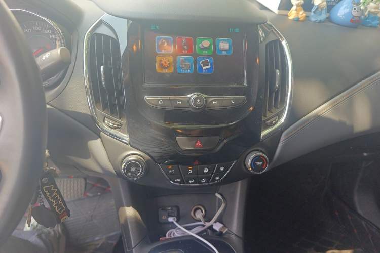 Used Chevrolet Cruze 2018 320 Automatic Xuanfeng Urban Edition Audio And AC Panel