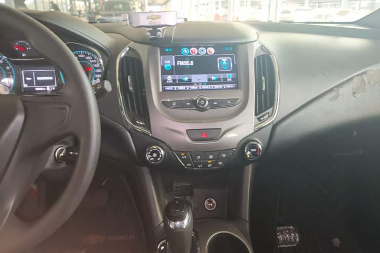 Used Chevrolet Cruze 2018 Hatchback 320 Automatic Pioneer Sunroof Edition Audio And AC Panel