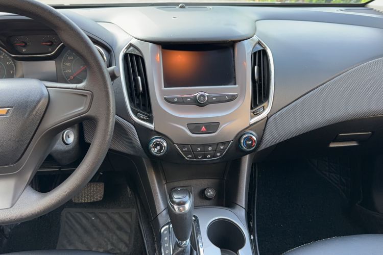 Used Chevrolet Cruze 2018 320 Automatic Pioneer Sunroof Edition Audio And AC Panel