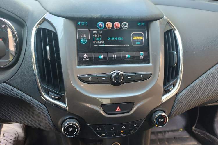 Used Chevrolet Cruze 2018 320 Automatic Pioneer Sunroof Edition Audio And AC Panel