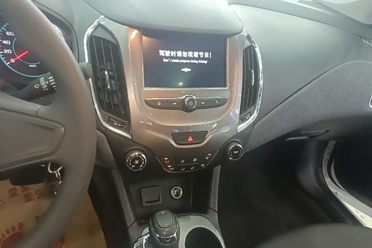 Used Chevrolet Cruze 2018 320 Automatic Pioneer Sunroof Edition Audio And AC Panel