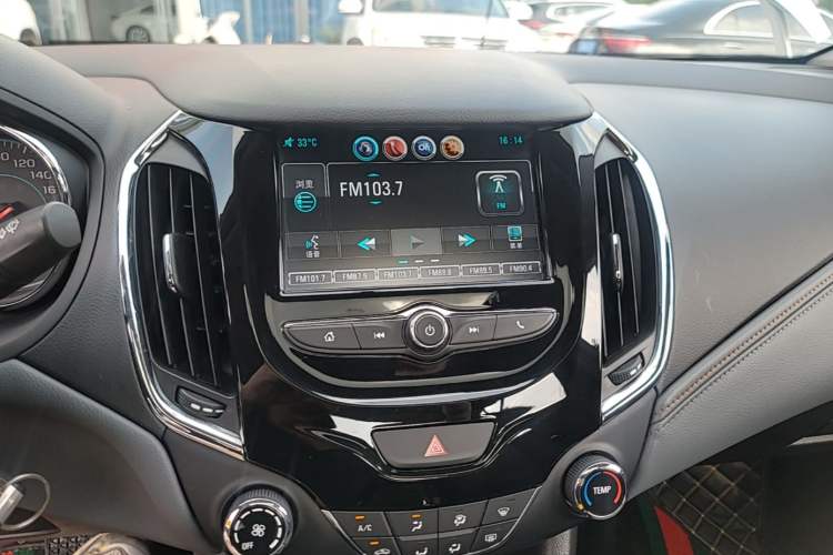 Used Chevrolet Cruze 2018 330T Dual-Clutch Xuanfeng Edition Audio And AC Panel