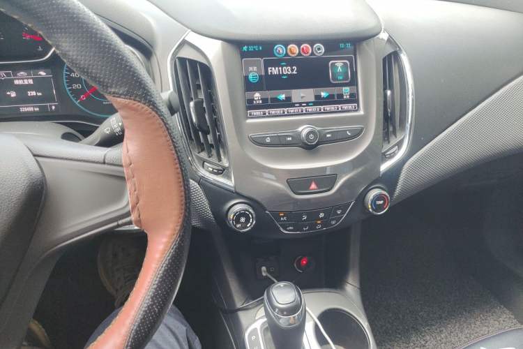 Used Chevrolet Cruze 2018 320 Automatic Pioneer Sunroof Edition Audio And AC Panel