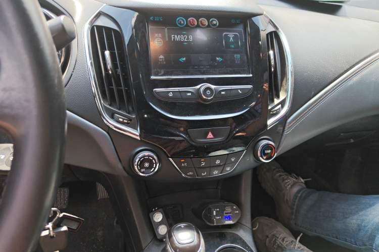 Used Chevrolet Cruze 2018 320 Automatic Xuanfeng Urban Edition Audio And AC Panel