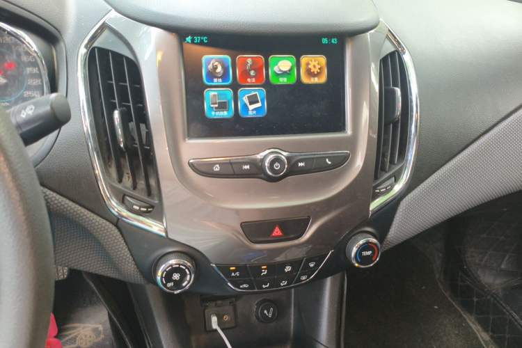 Used Chevrolet Cruze 2018 Redline 320 Automatic Pioneer Edition Audio And AC Panel