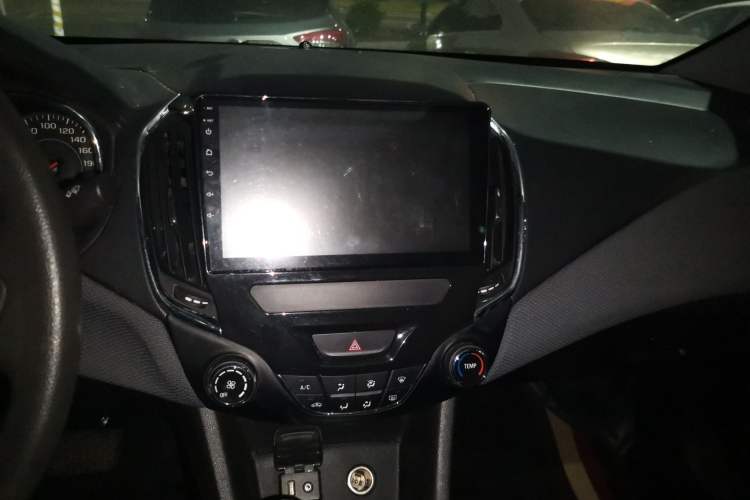 Used Chevrolet Cruze 2018 320 Automatic Pioneer Sunroof Edition Audio And AC Panel