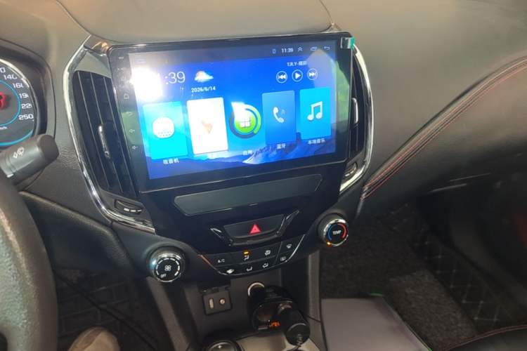 Used Chevrolet Cruze 2018 320 Automatic Pioneer Sunroof Edition Audio And AC Panel