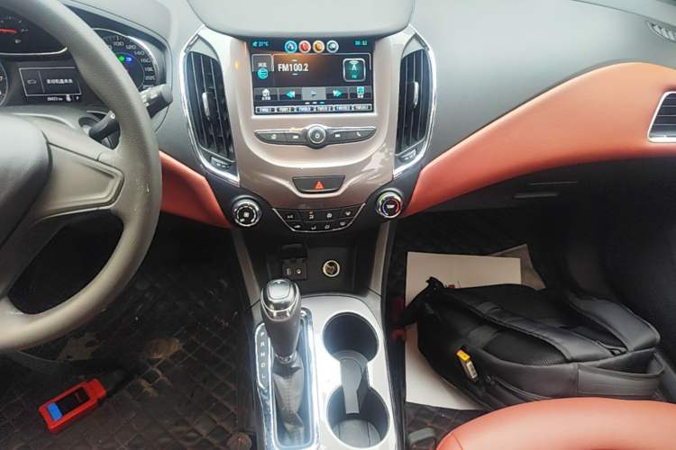 Used Chevrolet Cruze 2018 Hatchback 320 Automatic Pioneer Sunroof Edition Audio And AC Panel