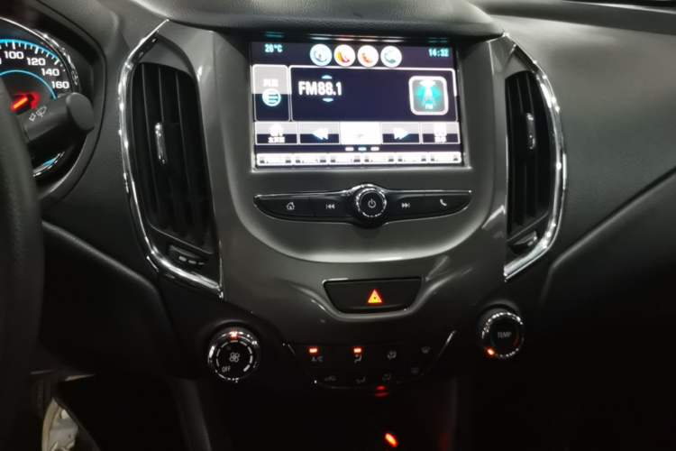 Used Chevrolet Cruze 2018 320 Automatic Pioneer Sunroof Edition Audio And AC Panel