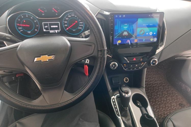 Used Chevrolet Cruze 2018 320 Automatic Pioneer Sunroof Edition Center Console