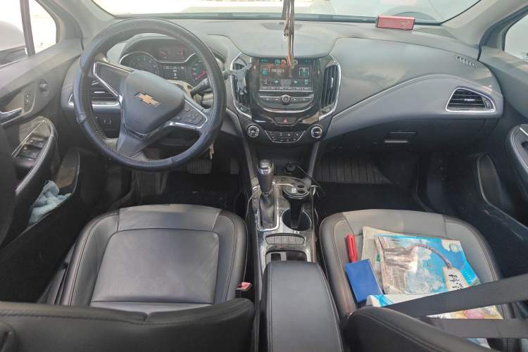 Used Chevrolet Cruze 2018 320 Automatic Xuanfeng Edition Center Console