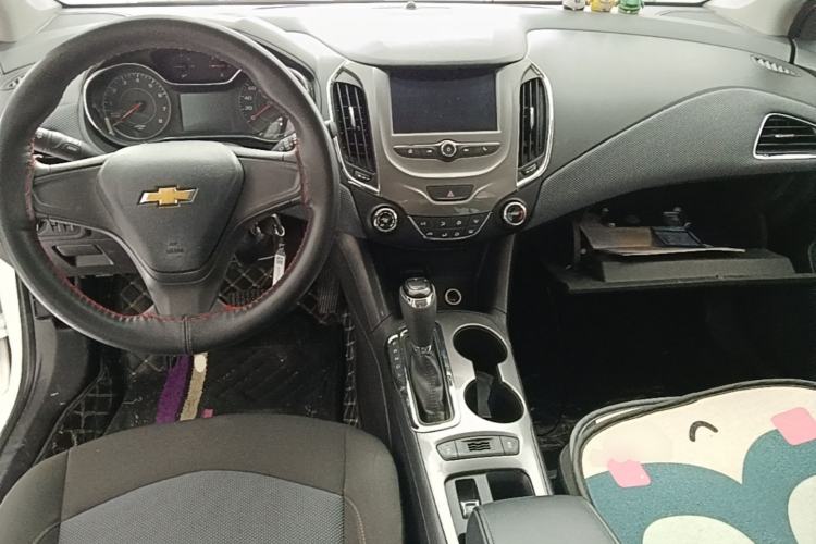 Used Chevrolet Cruze 2018 Hatchback 320 Automatic Pioneer Sunroof Edition Center Console