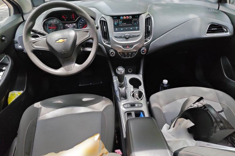 Used Chevrolet Cruze 2018 320 Automatic Pioneer Sunroof Edition Center Console