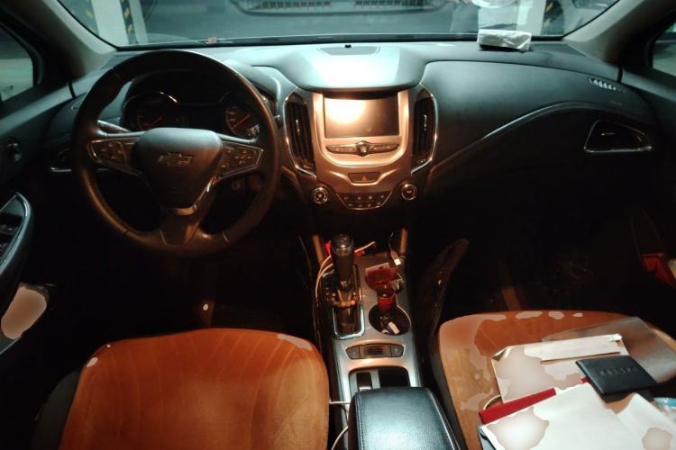 Used Chevrolet Cruze 2018 Redline 320 Automatic Pioneer Edition Center Console