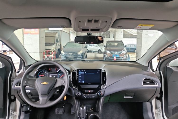 Used Chevrolet Cruze 2018 320 Automatic Pioneer Sunroof Edition Center Console