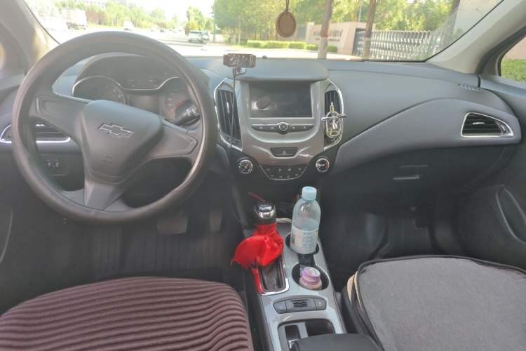 Used Chevrolet Cruze 2018 Redline 320 Automatic Pioneer Edition Center Console
