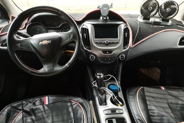 Used Chevrolet Cruze 2018 320 Automatic Pioneer Sunroof Edition Center Console