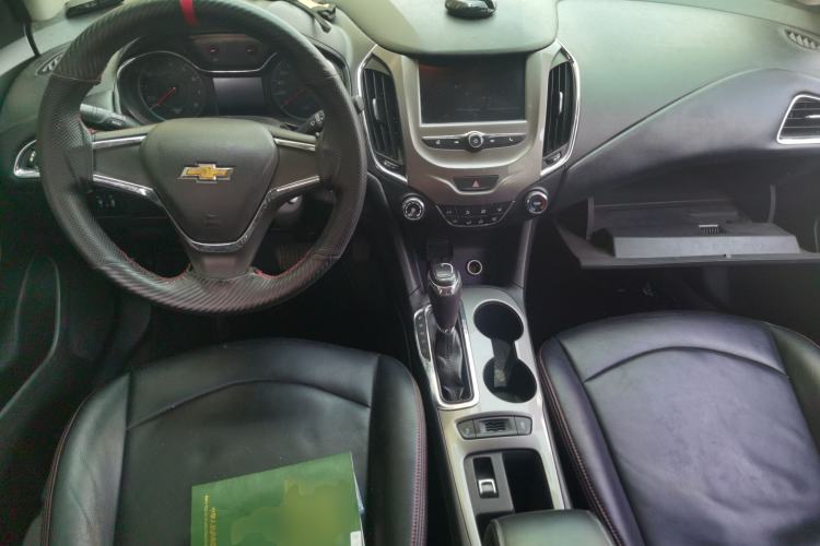 Used Chevrolet Cruze 2018 320 Automatic Pioneer Sunroof Edition Center Console
