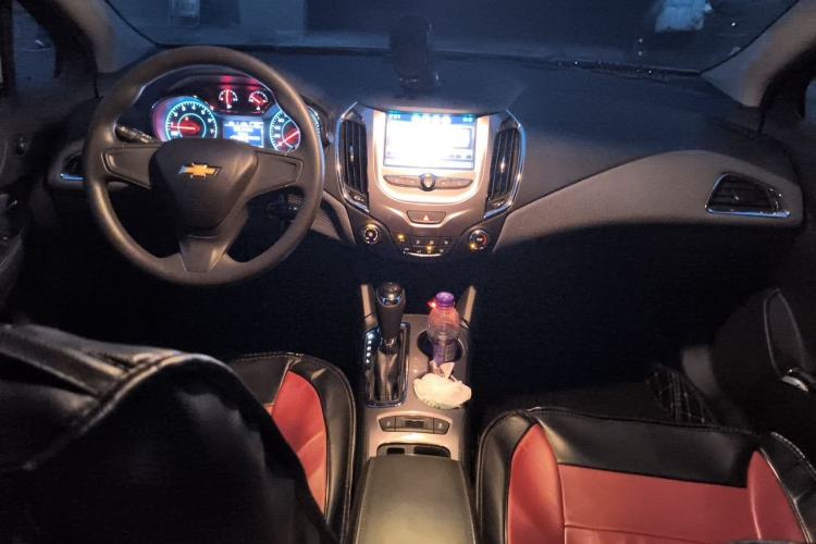 Used Chevrolet Cruze 2018 Revised Version 320 Automatic Pioneer Edition Center Console
