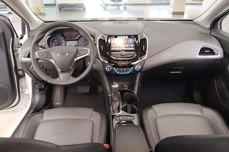 Used Chevrolet Cruze 2018 Redline 330T Dual-Clutch Flagship Edition Center Console